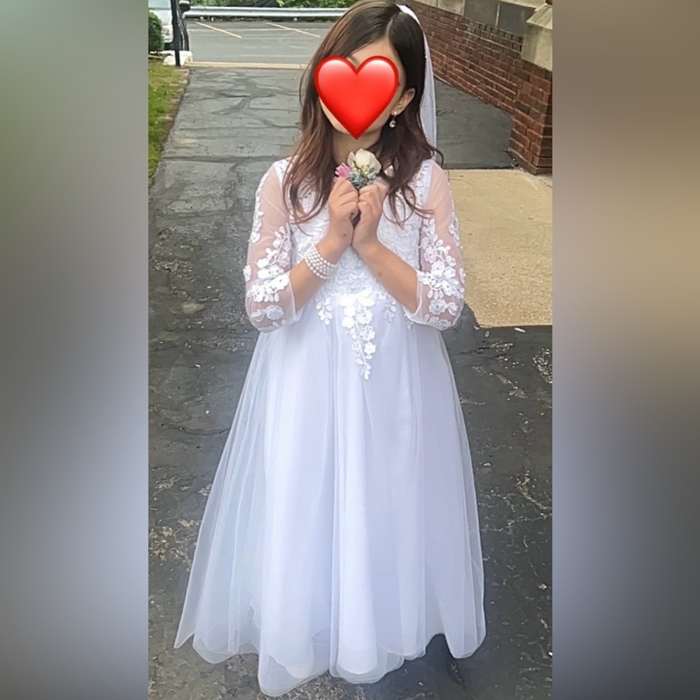 White Lace Girls First Communion Flower Girl Dress. - Picture 13 of 16